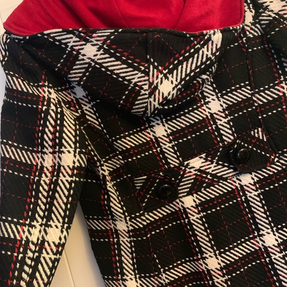 Bratean sharp looking coat with hood - Picture 6 of 7